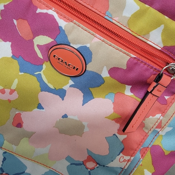 Coach - Picture 3 of 7